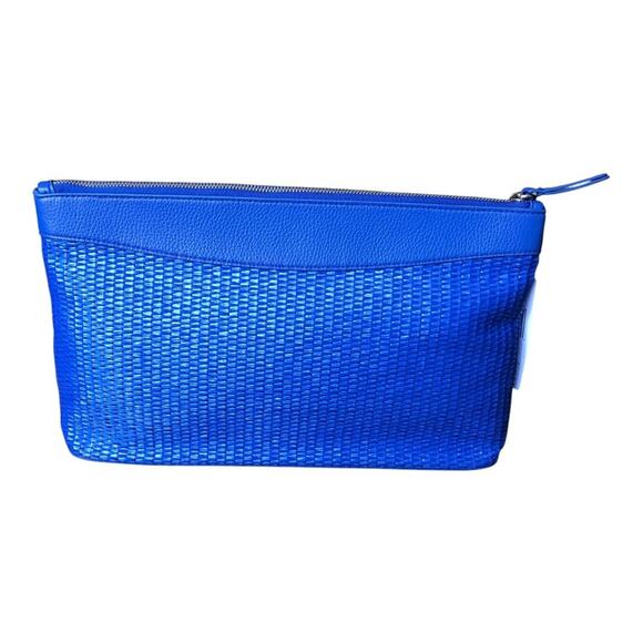 Vera Bradley Handbags - Vera Bradley Outlet Essential Pouch in Straw Beaucoup Blue Faux Leather Trim NWT